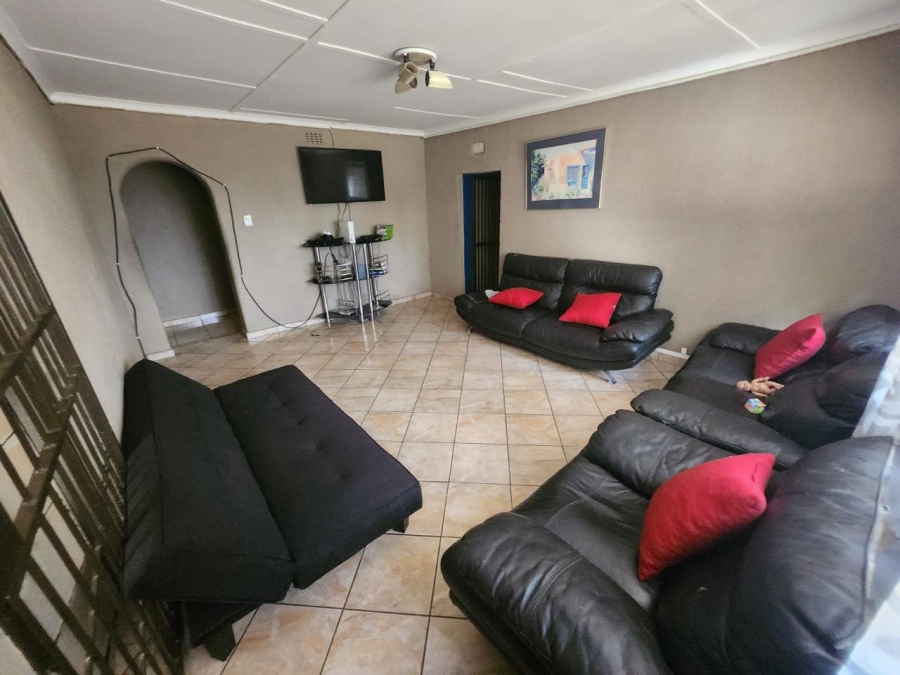 7 Bedroom Property for Sale in Walker Fruit Farms Gauteng