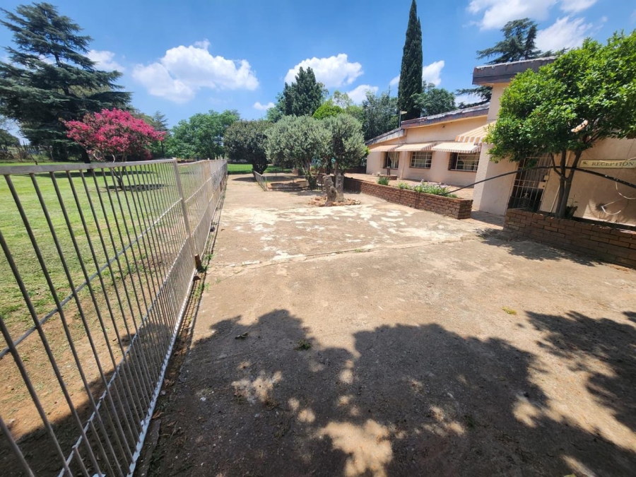 7 Bedroom Property for Sale in Walker Fruit Farms Gauteng