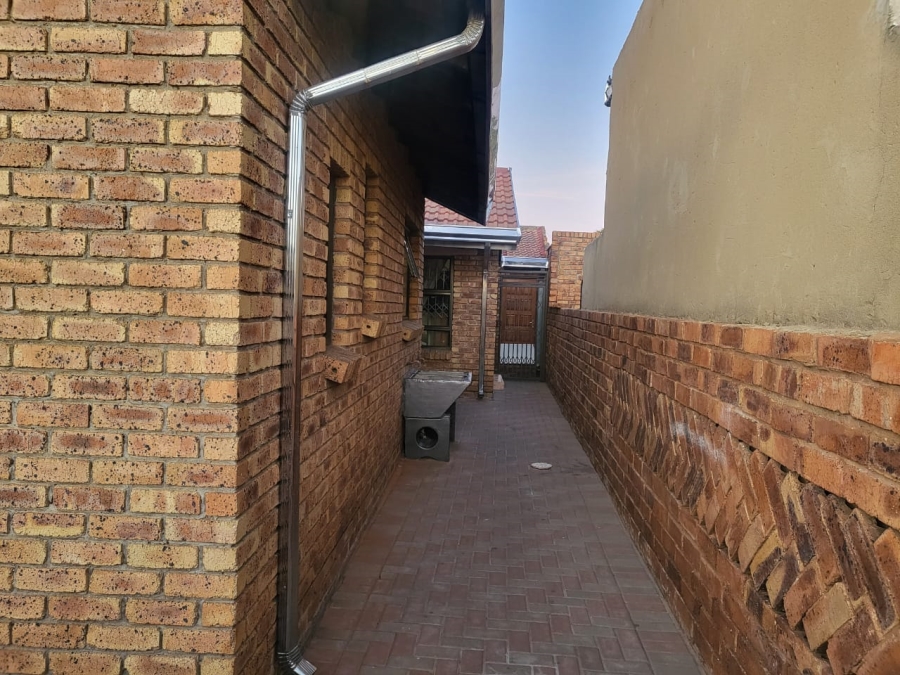 3 Bedroom Property for Sale in Kwa Thema Gauteng