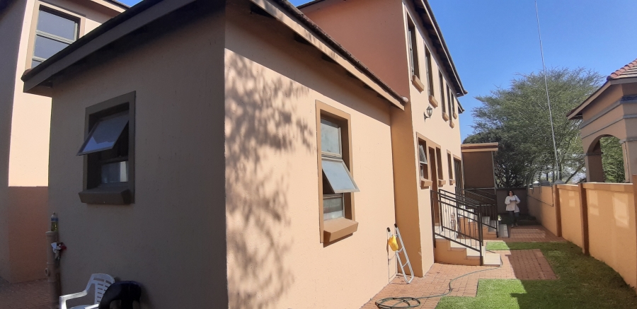 5 Bedroom Property for Sale in Kosmosdal Gauteng