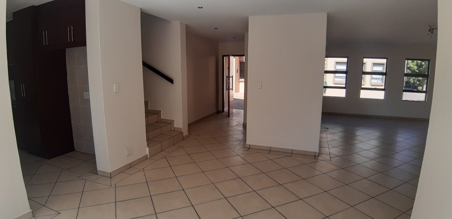 5 Bedroom Property for Sale in Kosmosdal Gauteng