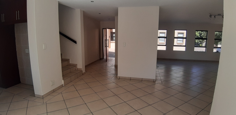 5 Bedroom Property for Sale in Kosmosdal Gauteng