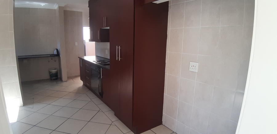 5 Bedroom Property for Sale in Kosmosdal Gauteng