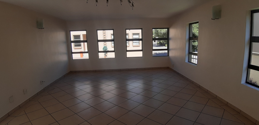 5 Bedroom Property for Sale in Kosmosdal Gauteng