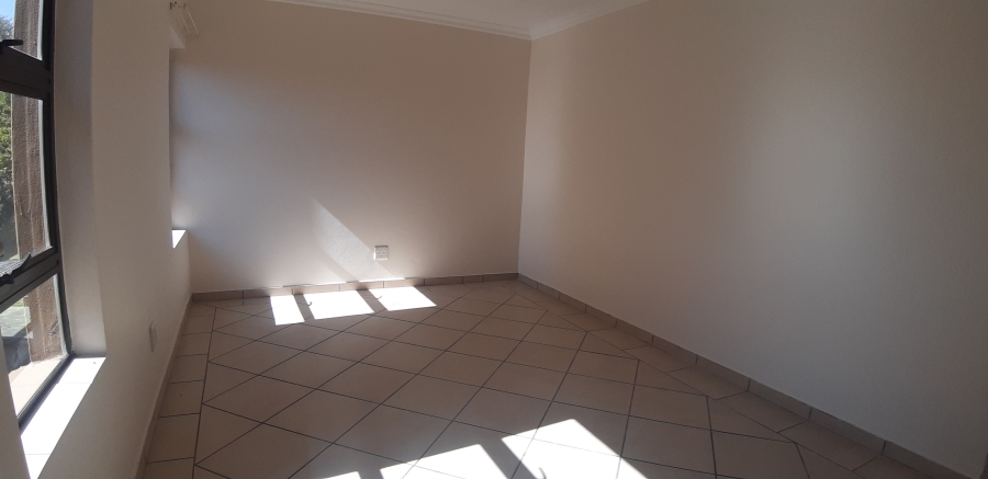 5 Bedroom Property for Sale in Kosmosdal Gauteng