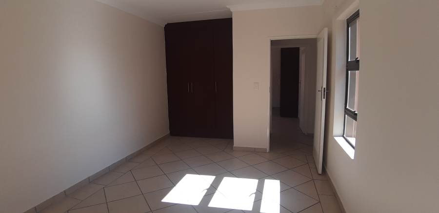 5 Bedroom Property for Sale in Kosmosdal Gauteng