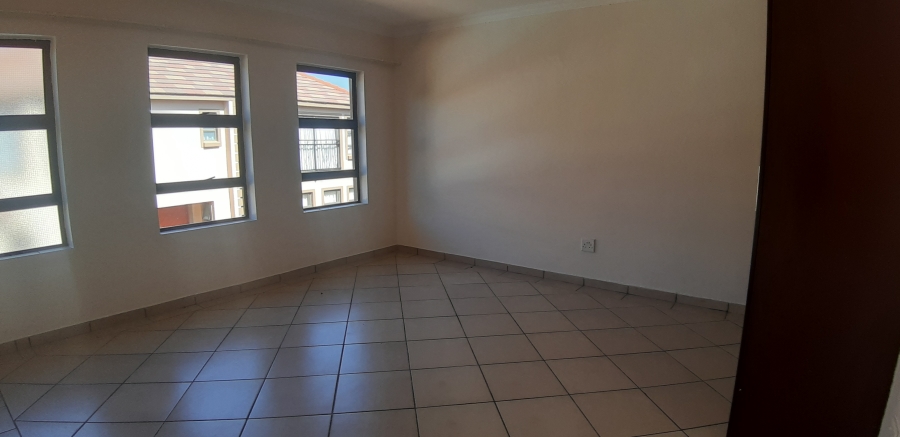 5 Bedroom Property for Sale in Kosmosdal Gauteng