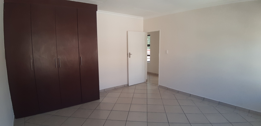 5 Bedroom Property for Sale in Kosmosdal Gauteng