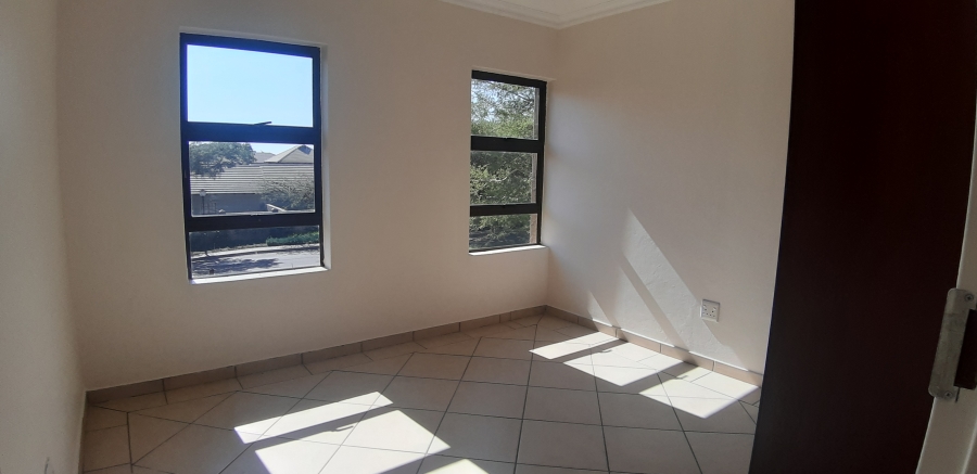 5 Bedroom Property for Sale in Kosmosdal Gauteng