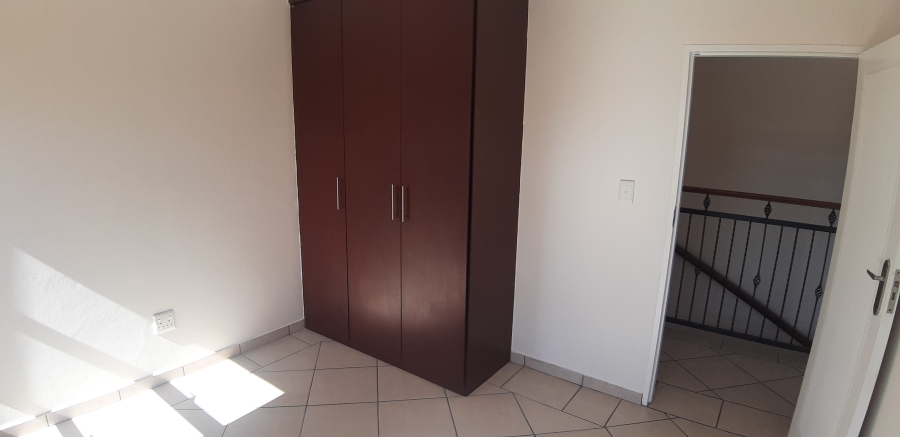 5 Bedroom Property for Sale in Kosmosdal Gauteng