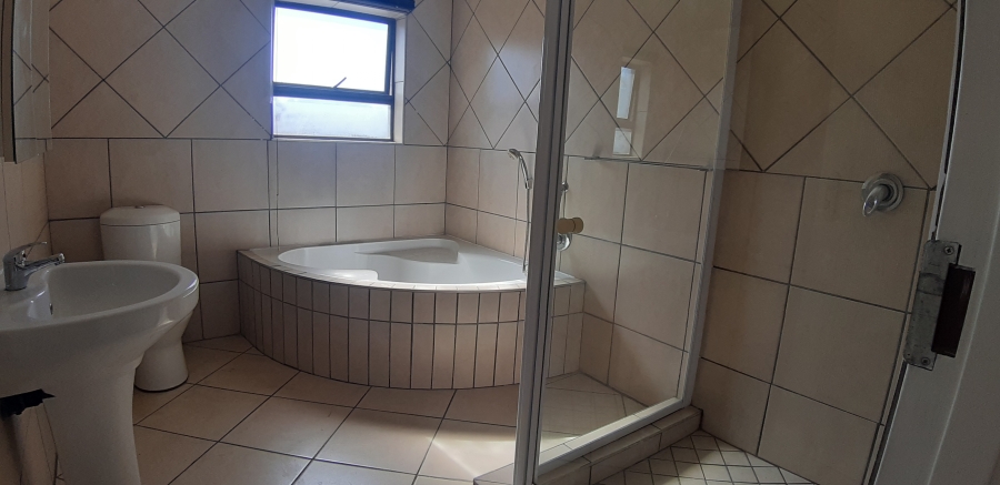 5 Bedroom Property for Sale in Kosmosdal Gauteng