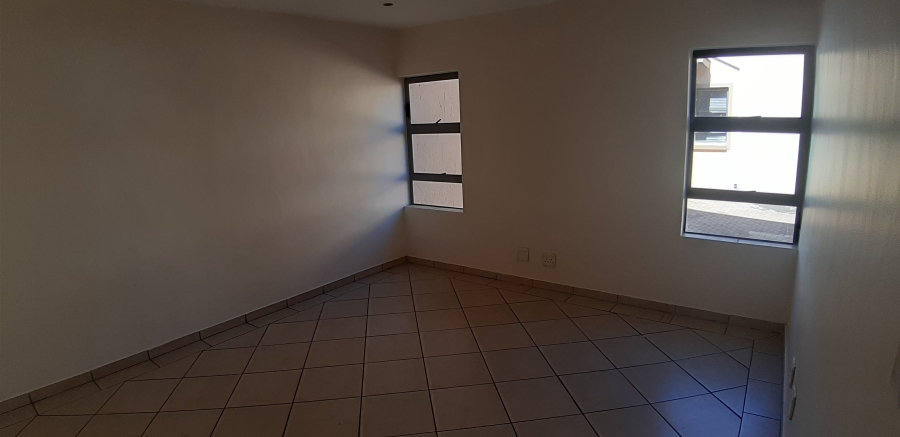 5 Bedroom Property for Sale in Kosmosdal Gauteng