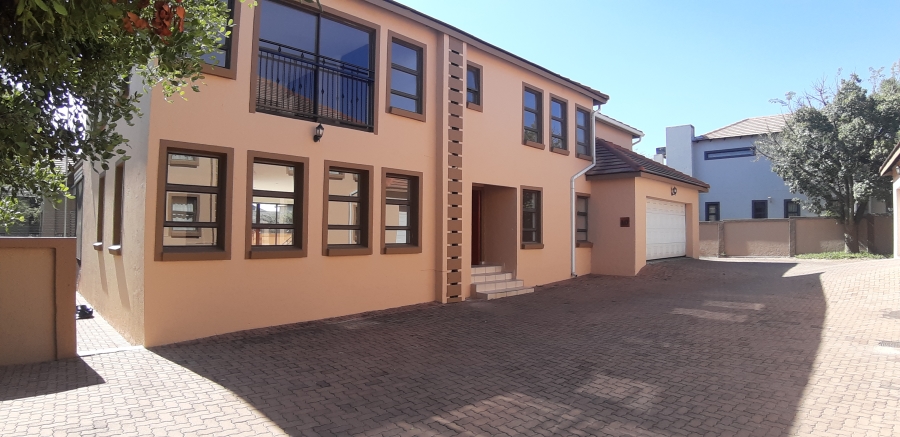 5 Bedroom Property for Sale in Kosmosdal Gauteng