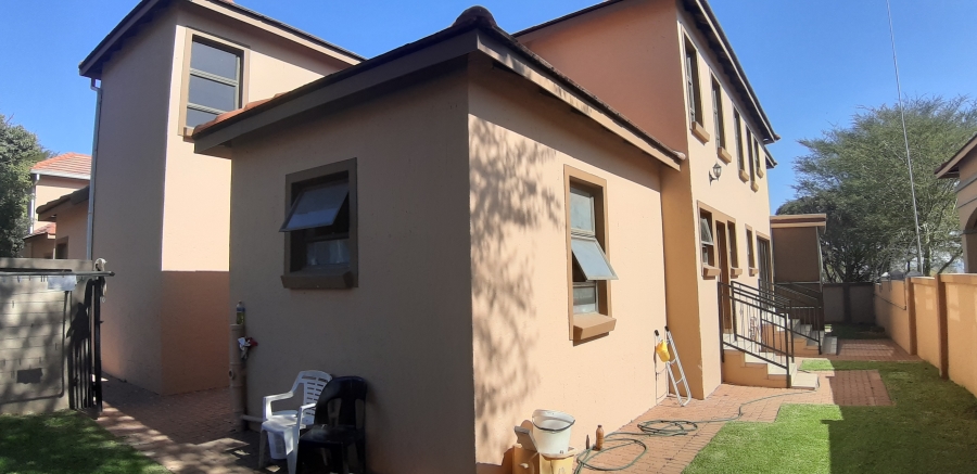 5 Bedroom Property for Sale in Kosmosdal Gauteng