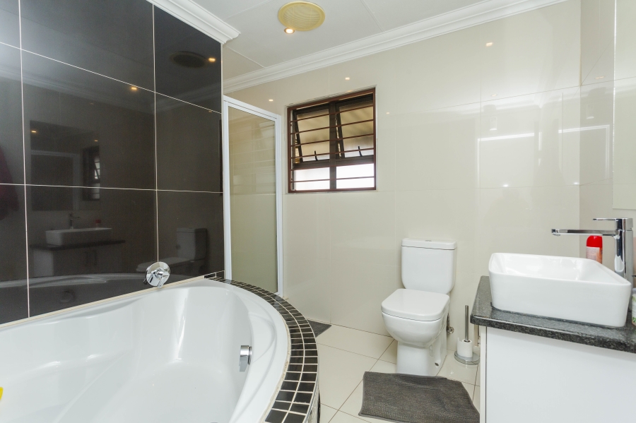 3 Bedroom Property for Sale in Heuweloord Gauteng