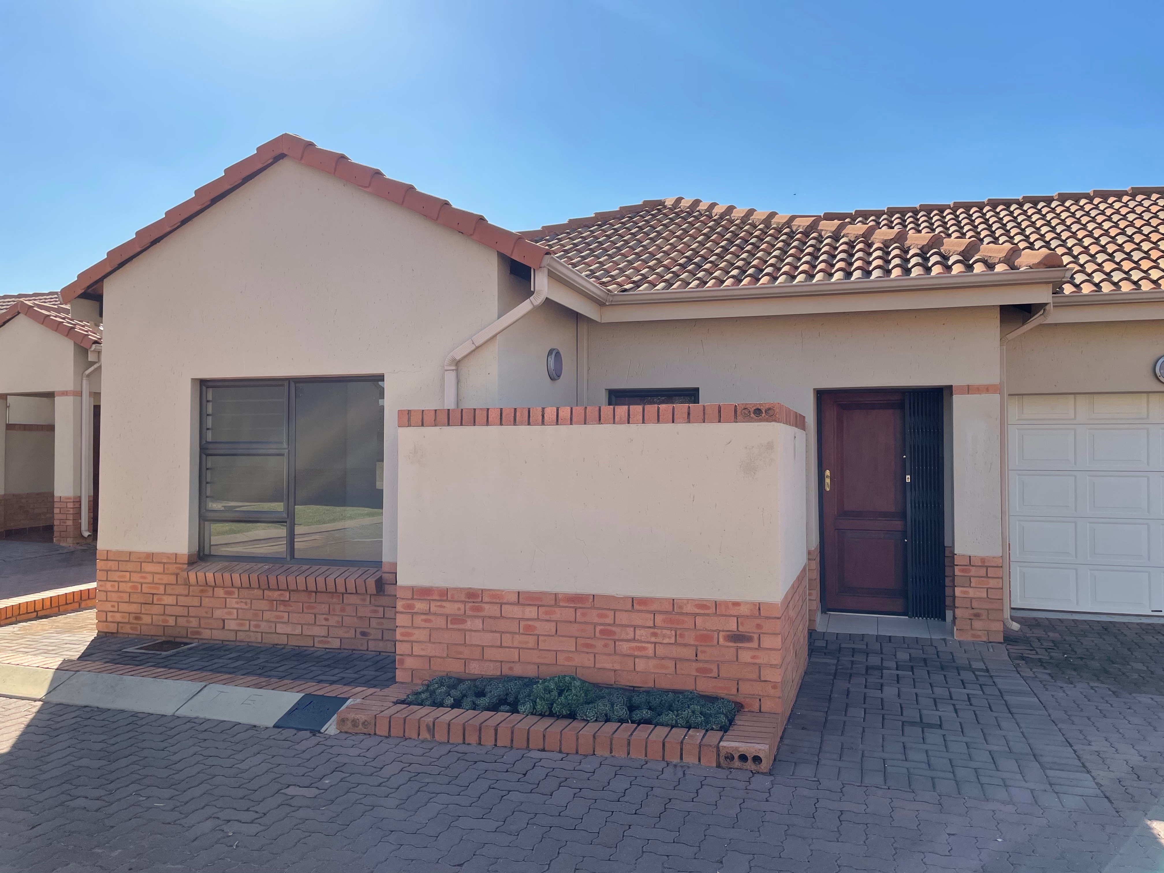 2 Bedroom Property for Sale in The Retreat Gauteng