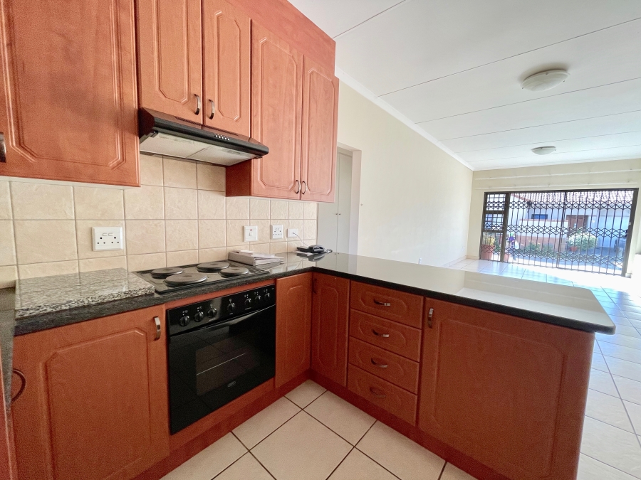 2 Bedroom Property for Sale in The Retreat Gauteng