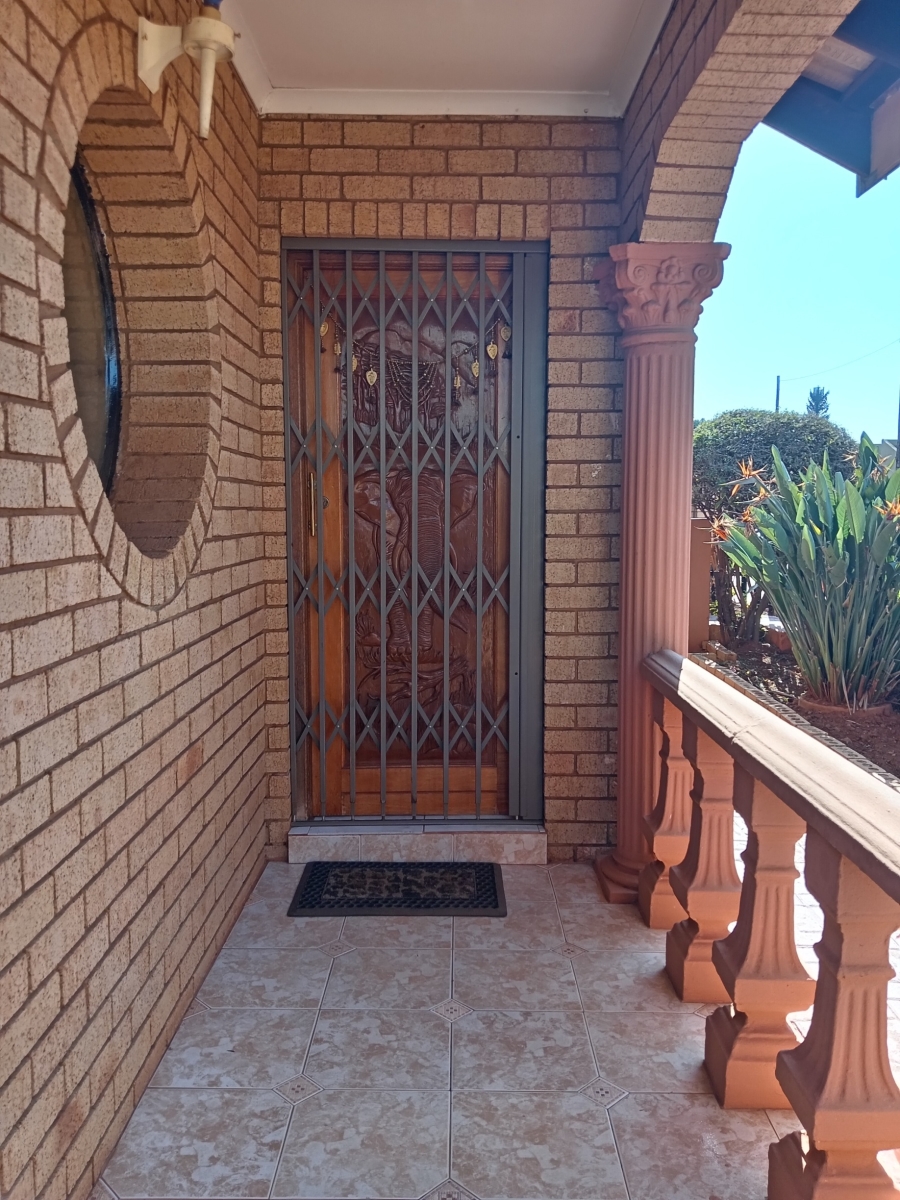 4 Bedroom Property for Sale in Lenasia Ext 1 Gauteng