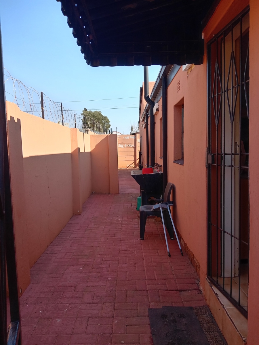 4 Bedroom Property for Sale in Lenasia Ext 1 Gauteng