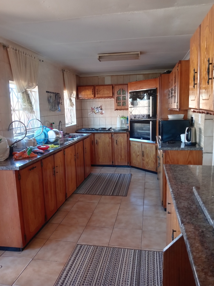 4 Bedroom Property for Sale in Lenasia Ext 1 Gauteng