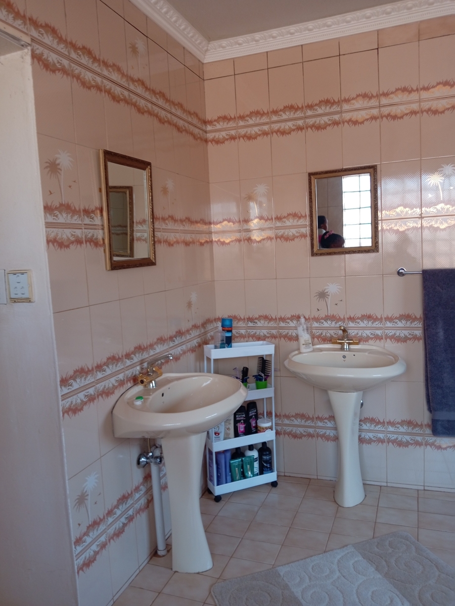 4 Bedroom Property for Sale in Lenasia Ext 1 Gauteng