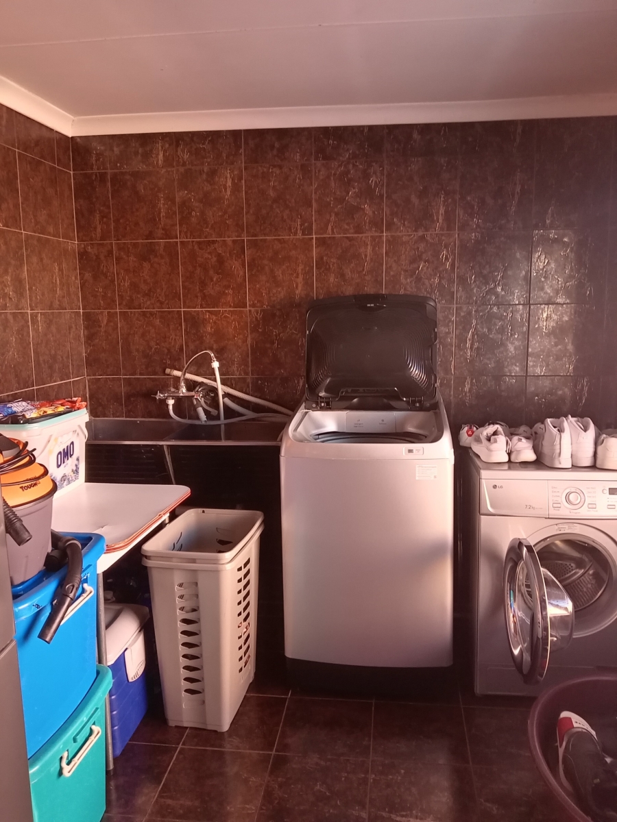 4 Bedroom Property for Sale in Lenasia Ext 1 Gauteng