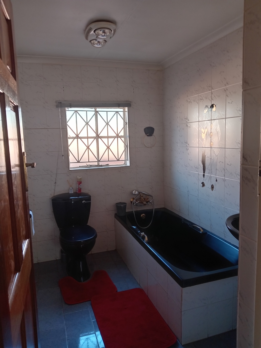 4 Bedroom Property for Sale in Lenasia Ext 1 Gauteng