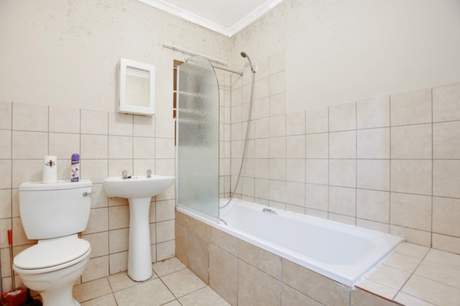1 Bedroom Property for Sale in Grand Central Gauteng