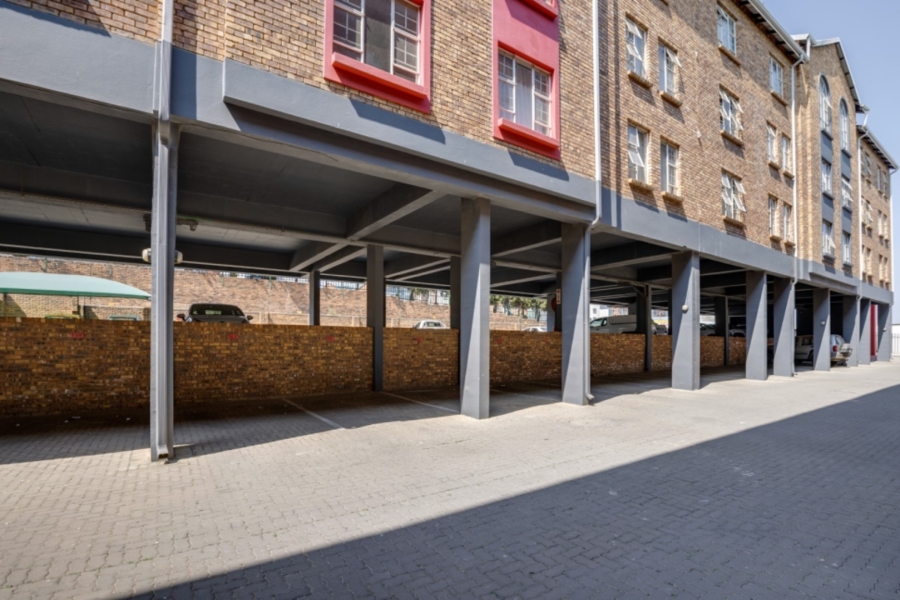 1 Bedroom Property for Sale in Grand Central Gauteng