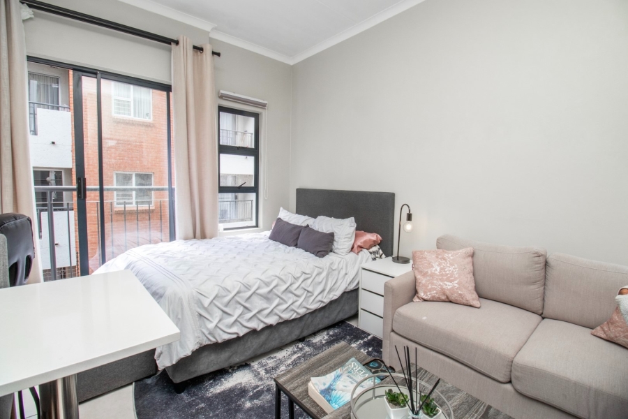 1 Bedroom Property for Sale in Grand Central Gauteng
