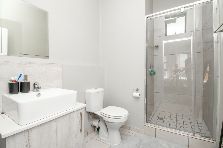 1 Bedroom Property for Sale in Grand Central Gauteng