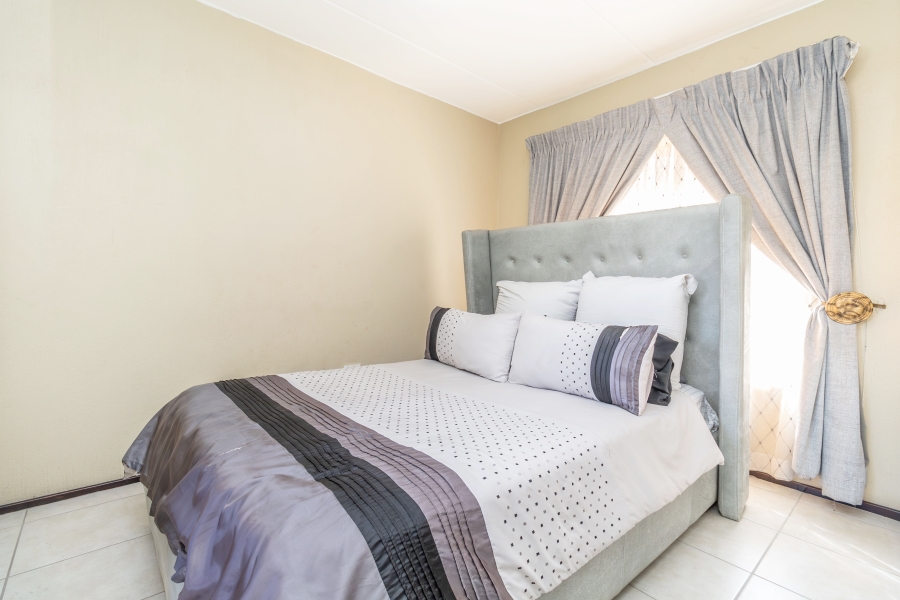 2 Bedroom Property for Sale in Honeypark Gauteng