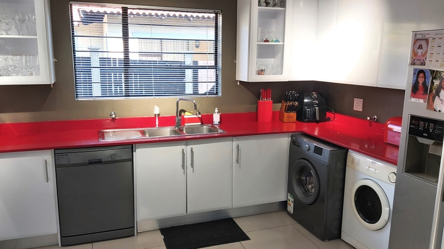 3 Bedroom Property for Sale in Broadacres Gauteng