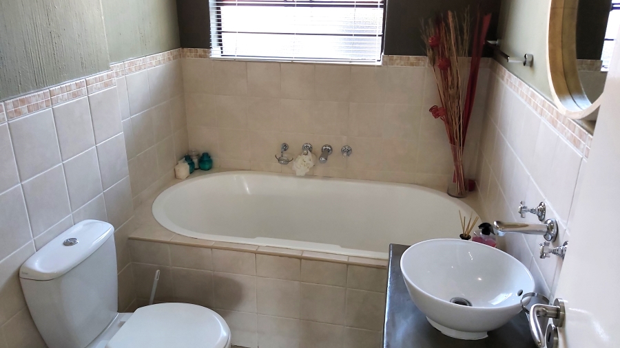 3 Bedroom Property for Sale in Broadacres Gauteng