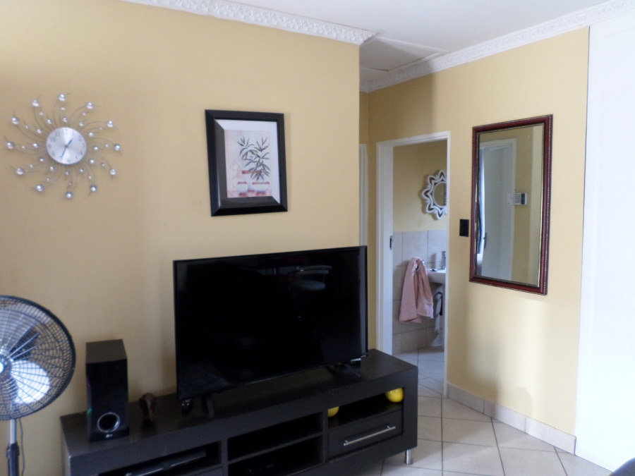 2 Bedroom Property for Sale in Kirkney Gauteng