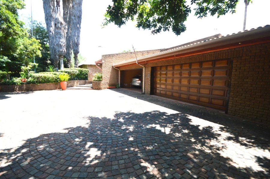 5 Bedroom Property for Sale in Glen Donald A H Gauteng