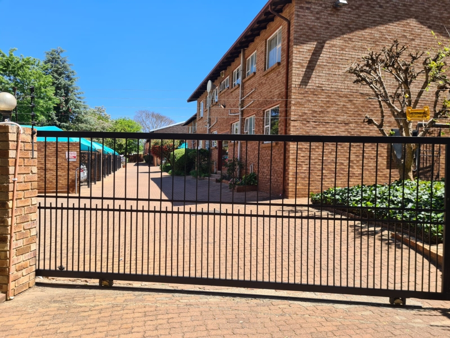 To Let 2 Bedroom Property for Rent in Northcliff Gauteng