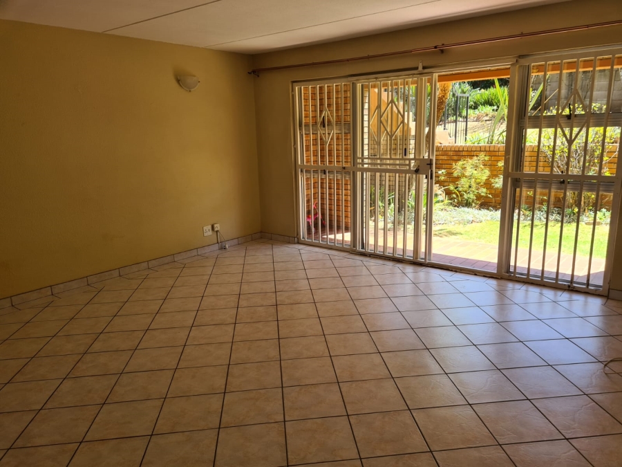 To Let 2 Bedroom Property for Rent in Northcliff Gauteng