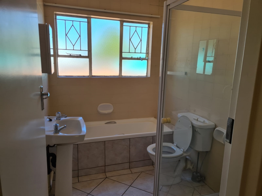 To Let 2 Bedroom Property for Rent in Northcliff Gauteng