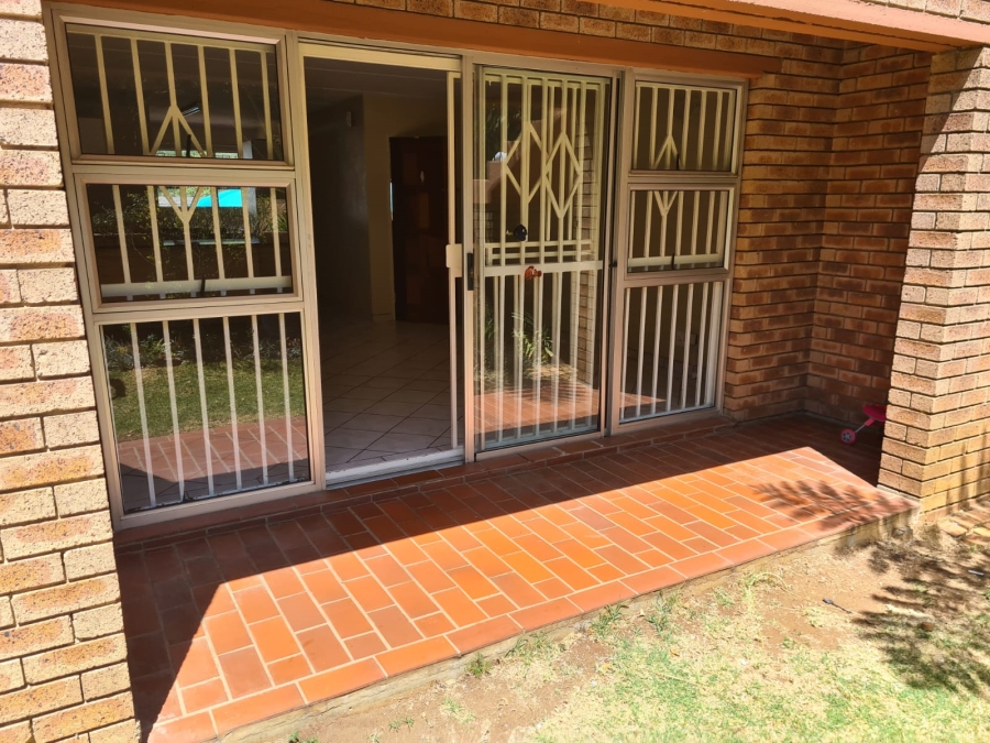 To Let 2 Bedroom Property for Rent in Northcliff Gauteng