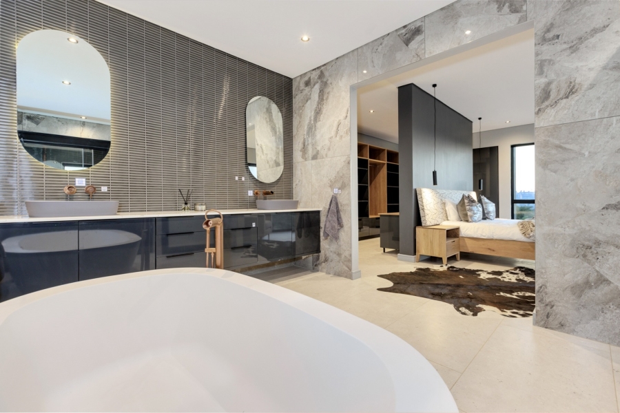 5 Bedroom Property for Sale in Helderfontein Estate Gauteng