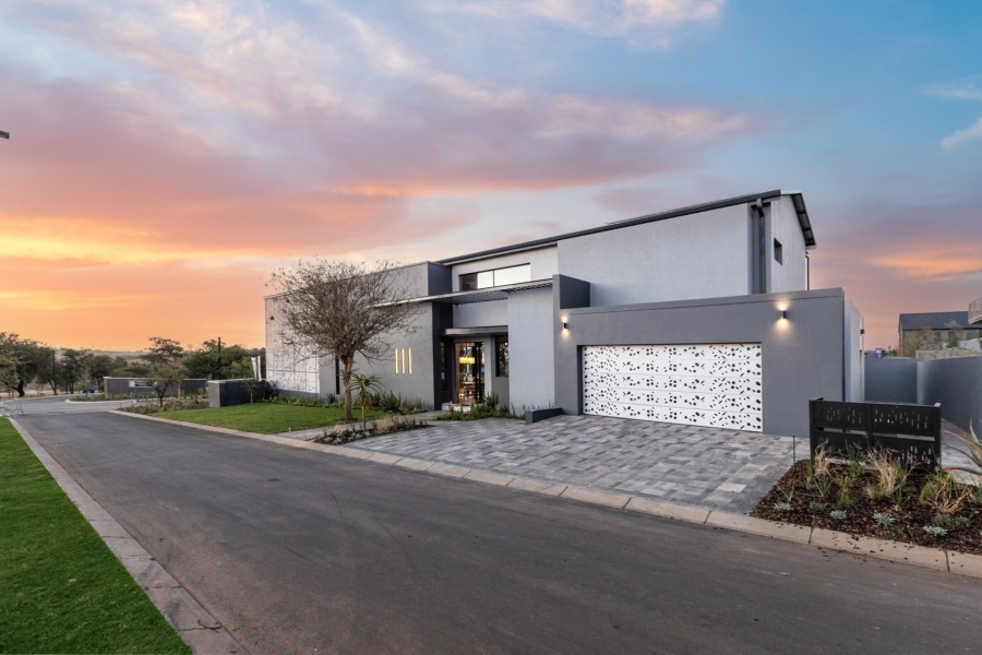 5 Bedroom Property for Sale in Helderfontein Estate Gauteng
