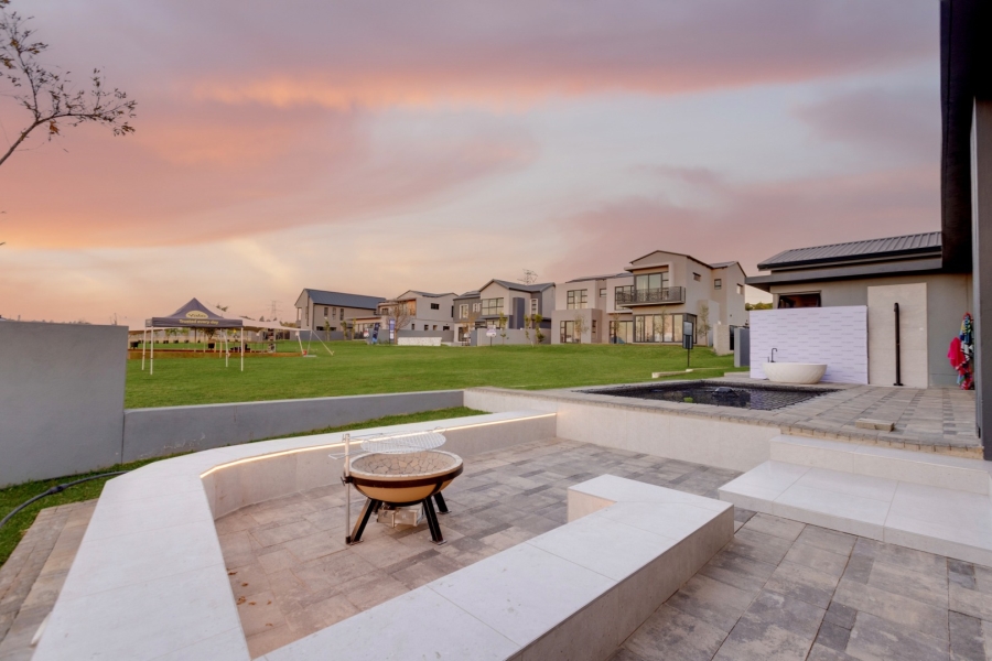 5 Bedroom Property for Sale in Helderfontein Estate Gauteng