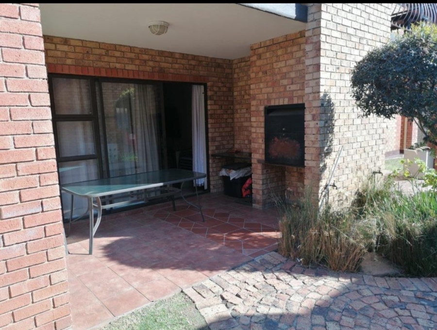 2 Bedroom Property for Sale in Sonneveld Gauteng