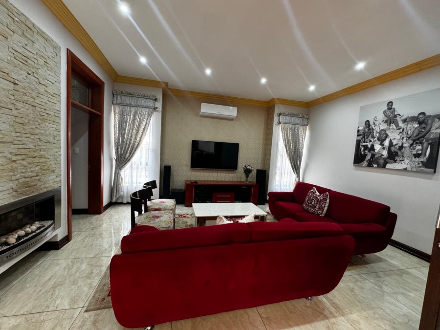 5 Bedroom Property for Sale in Monavoni Gauteng