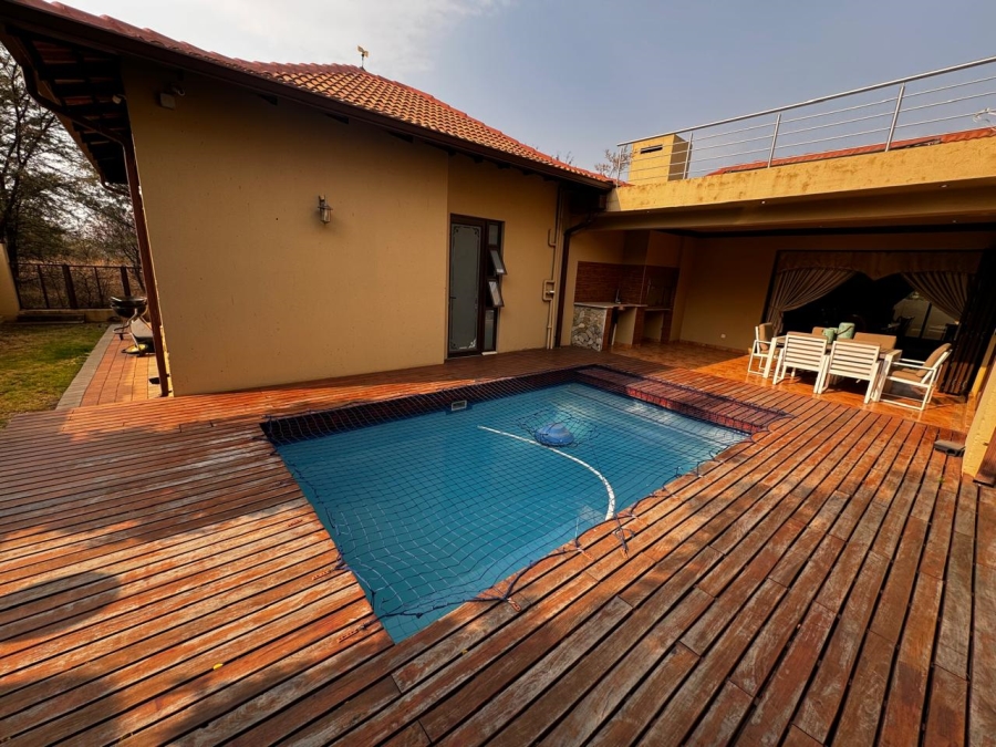 5 Bedroom Property for Sale in Monavoni Gauteng