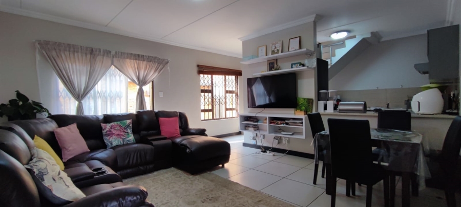 3 Bedroom Property for Sale in Rooihuiskraal North Gauteng