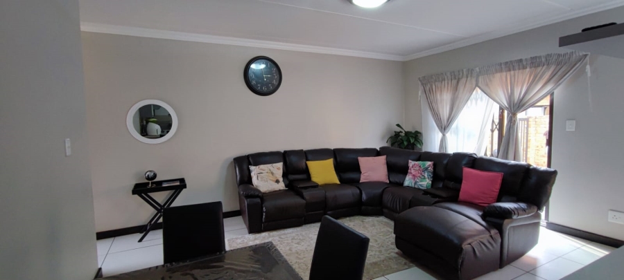 3 Bedroom Property for Sale in Rooihuiskraal North Gauteng