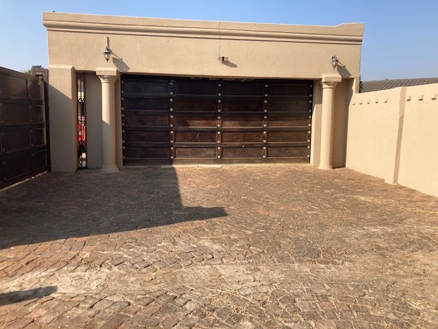 4 Bedroom Property for Sale in Dersley Gauteng