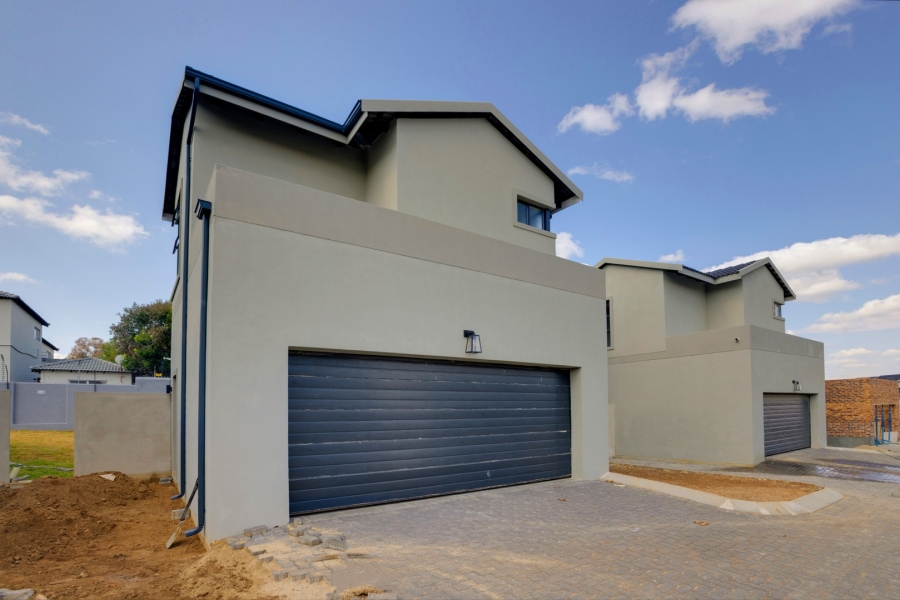 3 Bedroom Property for Sale in Broadacres Gauteng